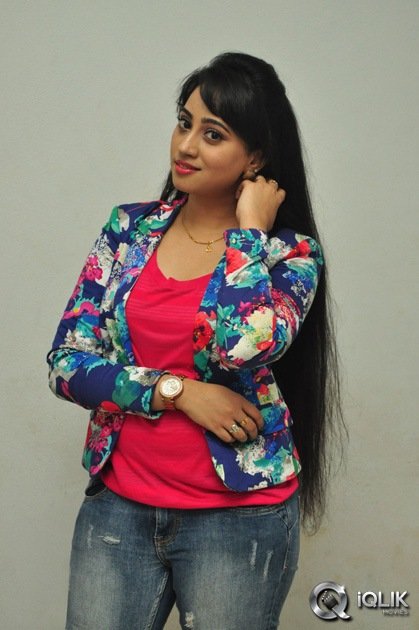 Anchor-Ashwini-At-Iddaram-Movie-Audio-Launch